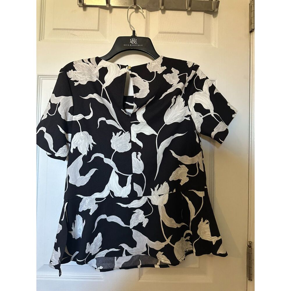 Women Banana Republic Black & White Floral Short‑Sleeve Blouse Size S NWOT